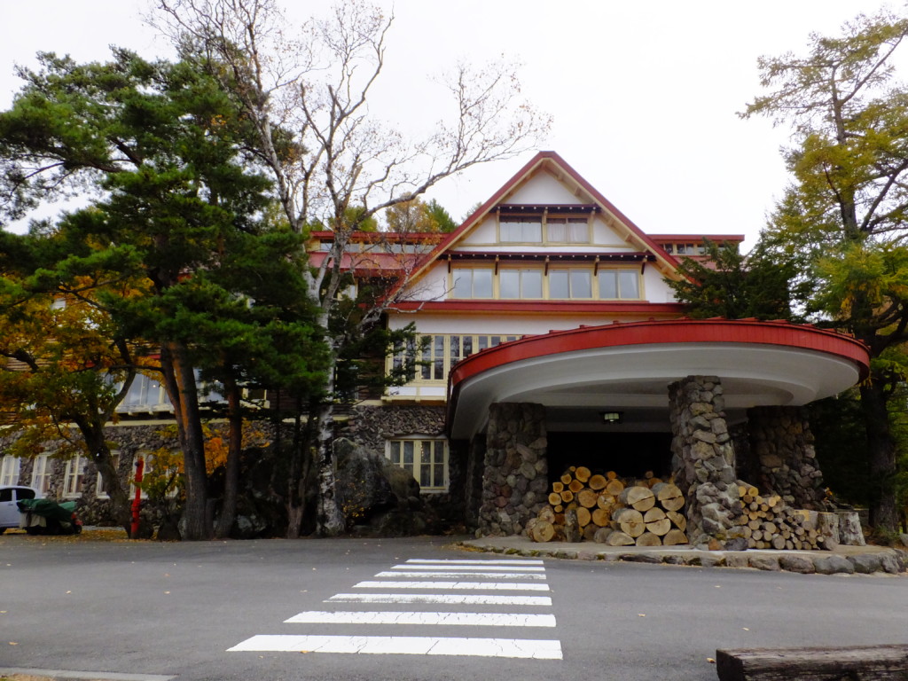 山小屋風の旧ホテル　　2016.10．25