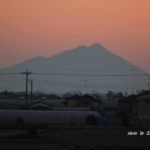 空の色はいいが、真正面だとちょっとつまらない今朝の筑波山　2015.1．20　栃木県小山市