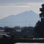 曇りで無理だと思ったら見えた今朝の筑波山　2014.9．26　　栃木県小山市