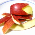 りんごの皮には栄養あるけど残留農薬心配、洗えばとれる？表面のベトベトは？